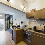 Aleja Jana Pawla Ii For 4 Guests With Air-conditioning By Renters * 바르샤바