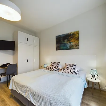 Aleja Jana Pawla Ii For 4 Guests With Air-conditioning By Renters 아파트 *