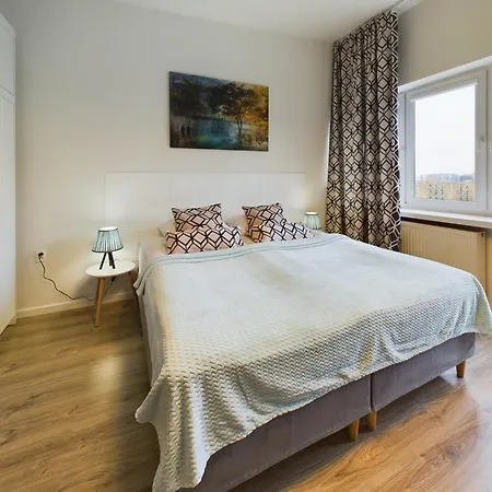 Aleja Jana Pawla Ii For 4 Guests With Air-conditioning By Renters 아파트 *